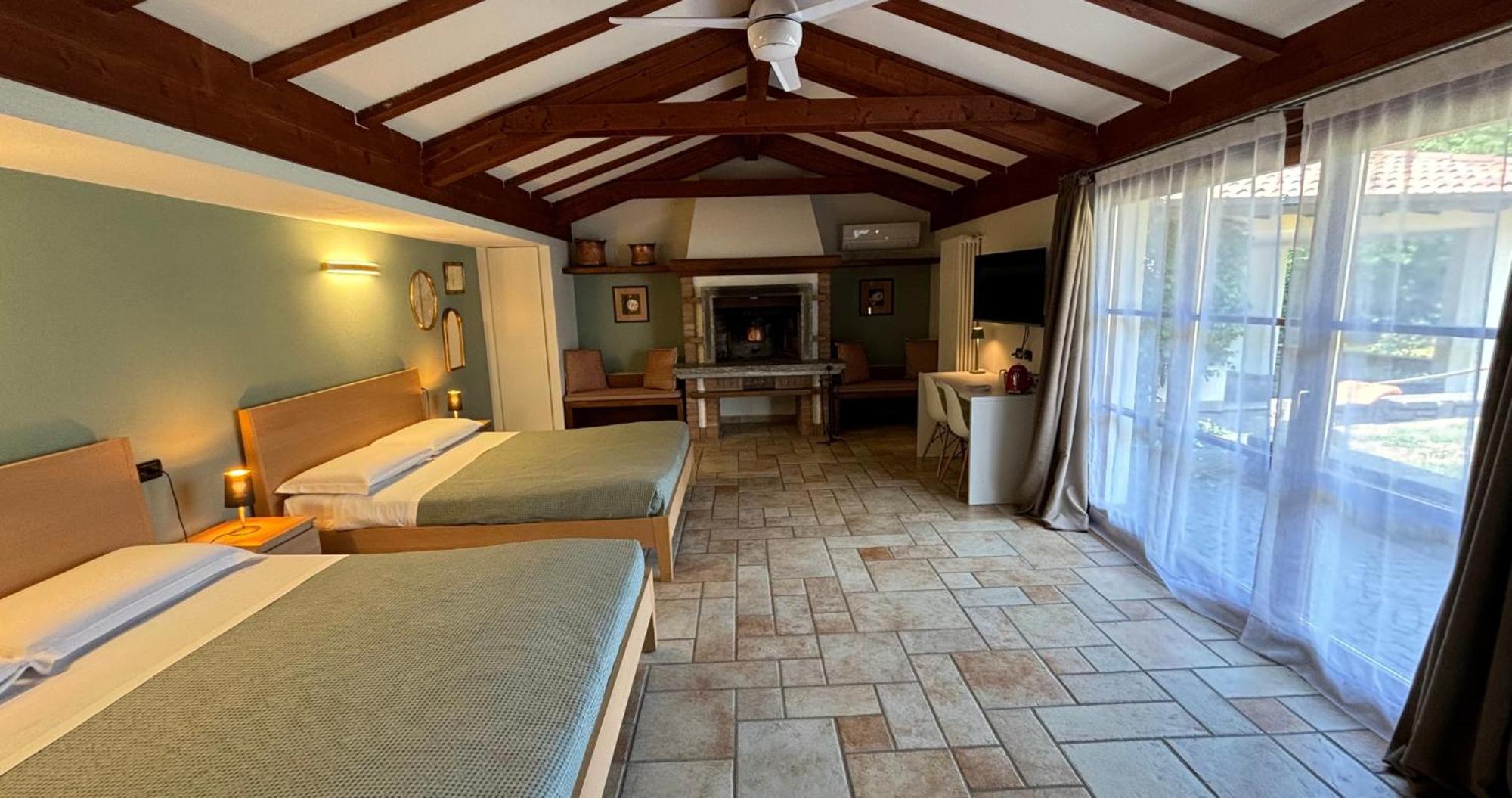 Casa Ceruti Bed & Breakfast Villa Guardia Exterior photo