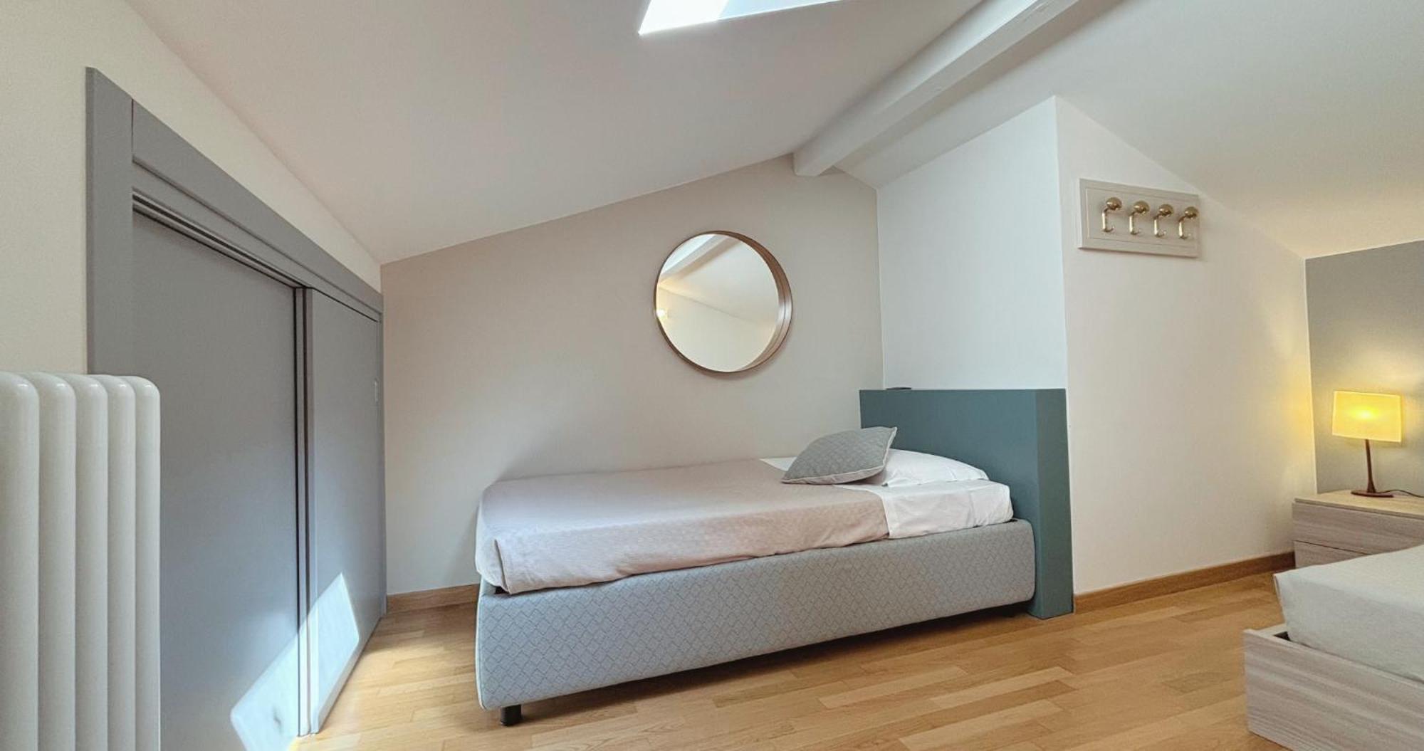 Casa Ceruti Bed & Breakfast Villa Guardia Exterior photo