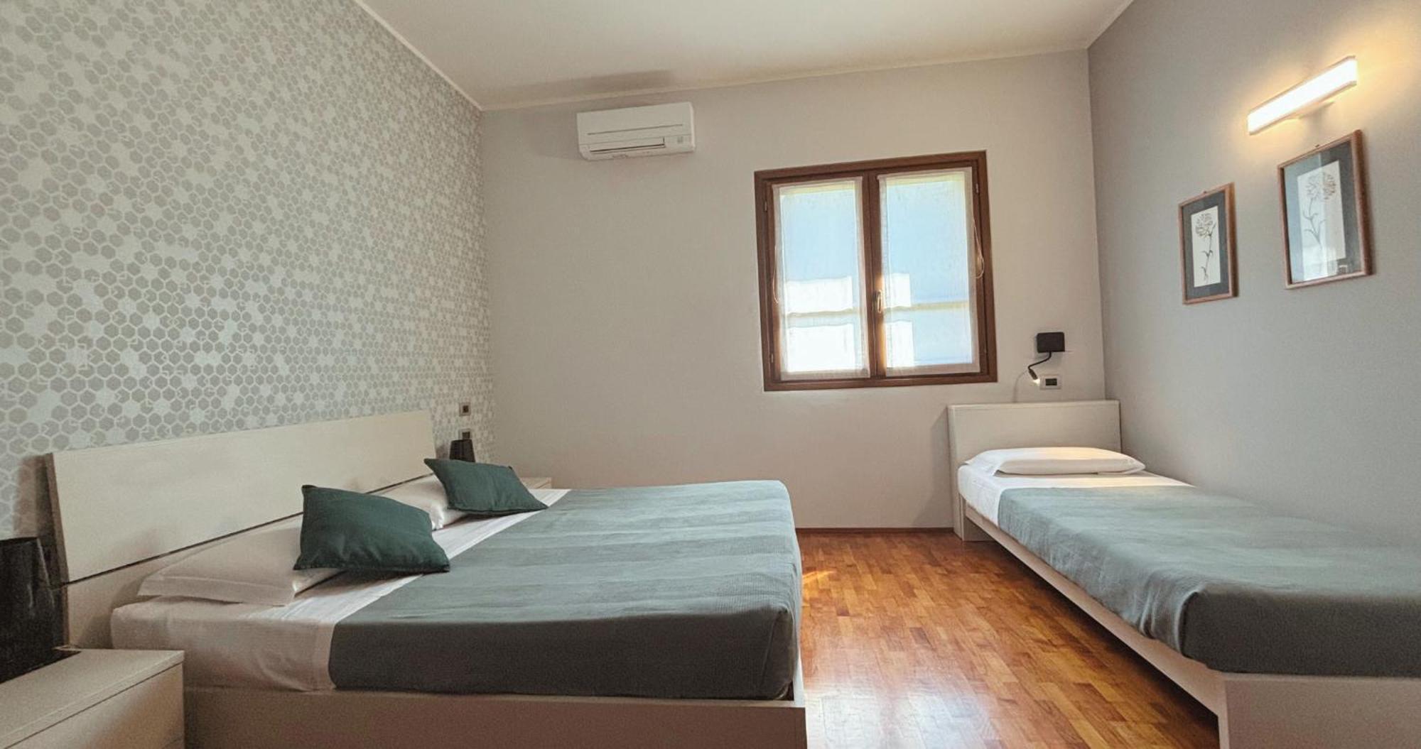 Casa Ceruti Bed & Breakfast Villa Guardia Exterior photo